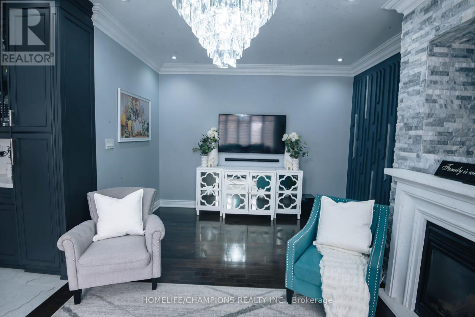 105 Braith Crescent, Whitchurch-Stouffville, Ontario  L4A 0B9 - Photo 9 - N12901372