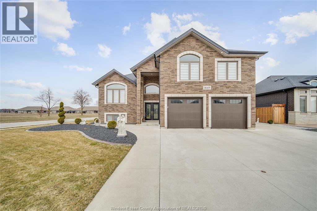 MLS# 26005703: 1649 BARKLEY AVENUE, Windsor, Canada