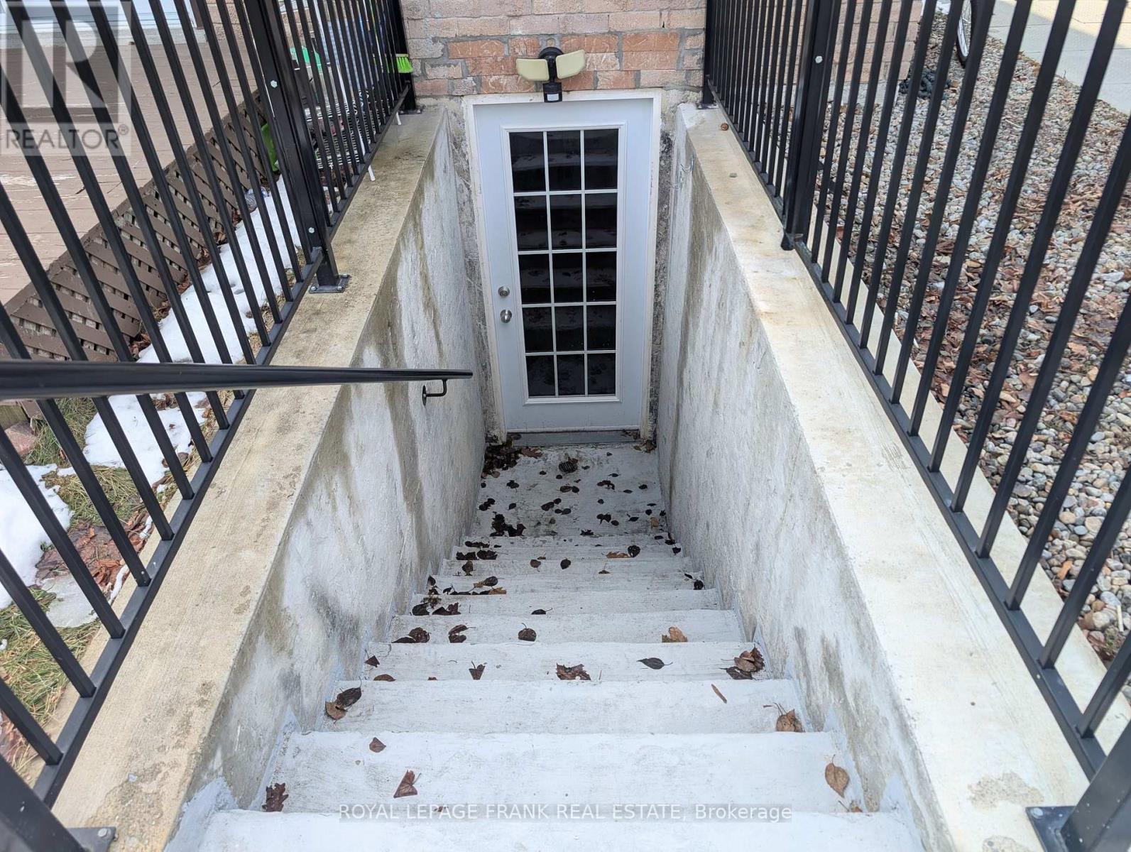 Bsmt - 99 Robinson Crescent, Whitby, Ontario  L1N 6W6 - Photo 3 - E12903126