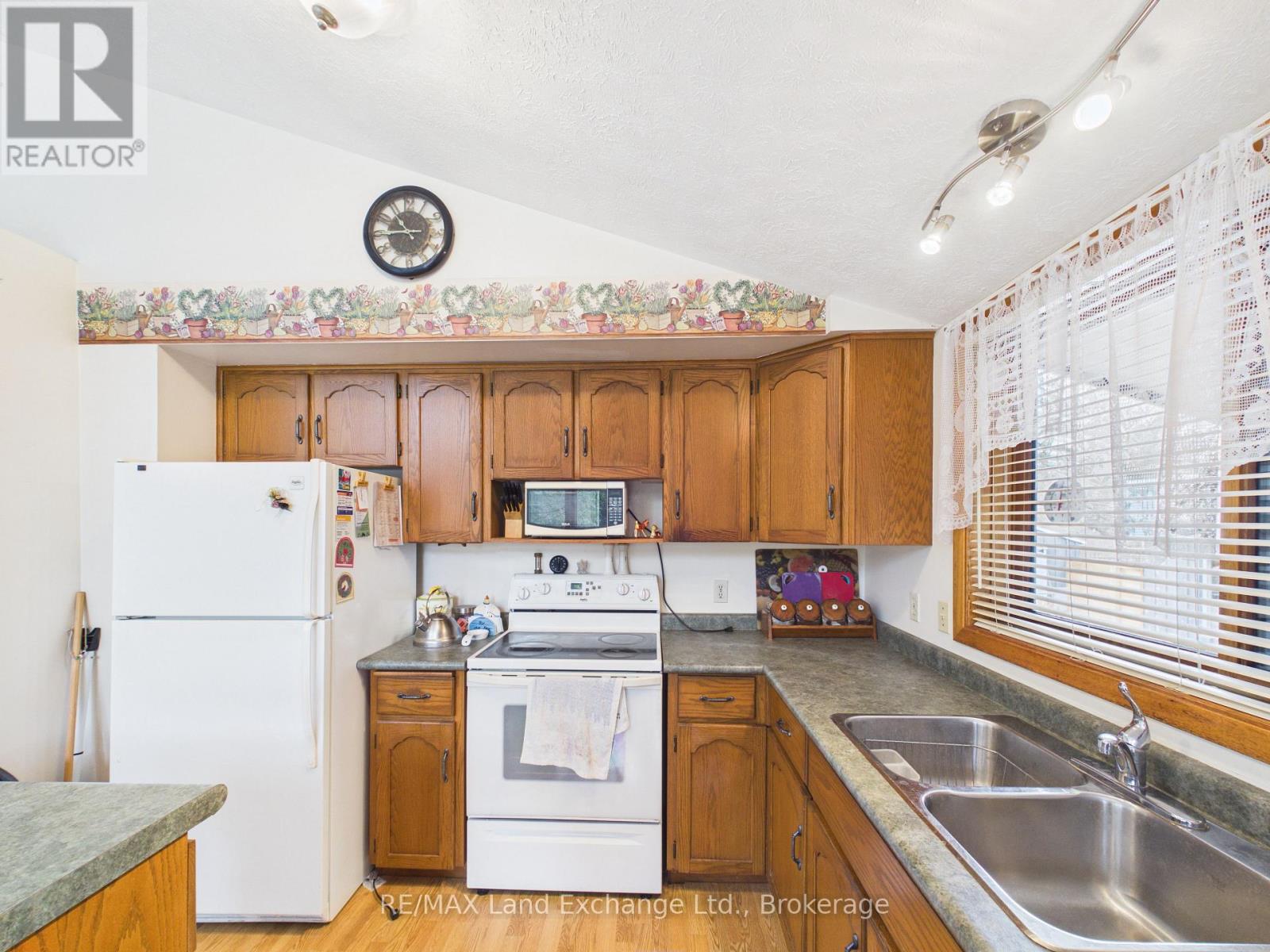 144 Bell Drive, Huron-Kinloss, Ontario  N2Z 0B3 - Photo 7 - X12903220