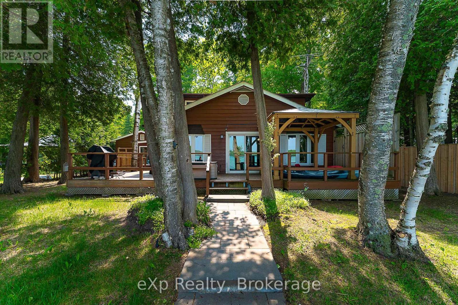 170 Francis Drive, Georgian Bluffs, Ontario N0H 2K0 - Photo 10 - X12903240