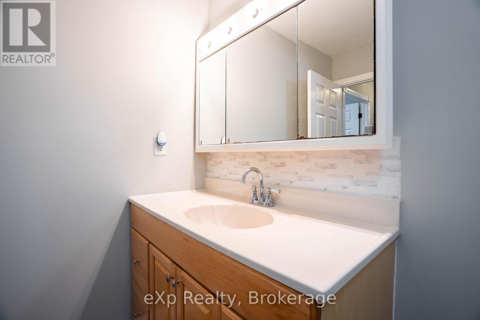 170 Francis Drive, Georgian Bluffs, Ontario N0H 2K0 - Photo 27 - X12903240