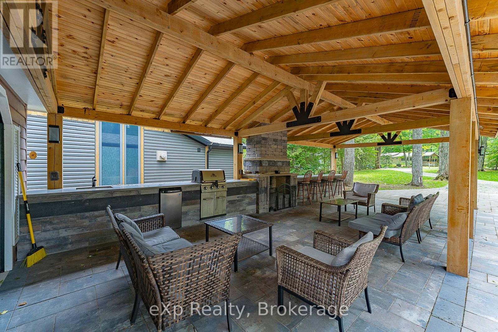 170 Francis Drive, Georgian Bluffs, Ontario N0H 2K0 - Photo 5 - X12903240