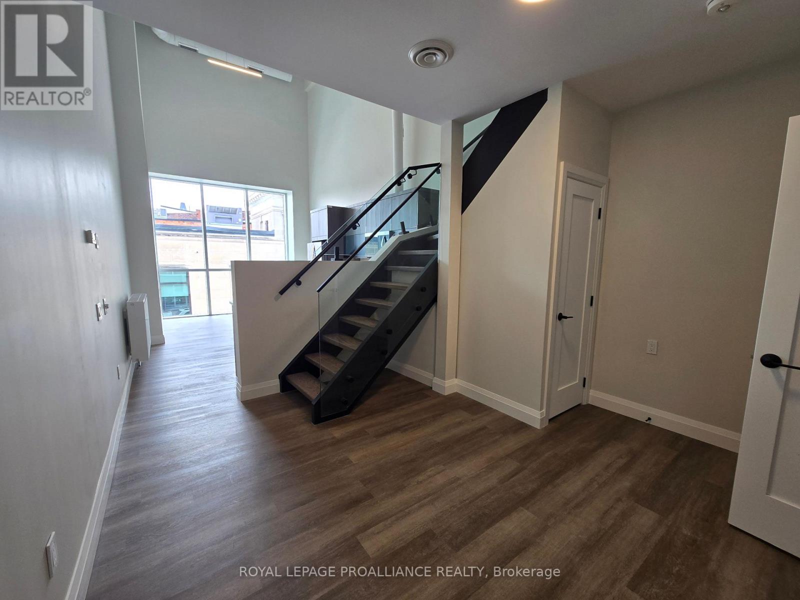 203 - 241 Front Street, Belleville, Ontario  K8N 2Z6 - Photo 4 - X12903292