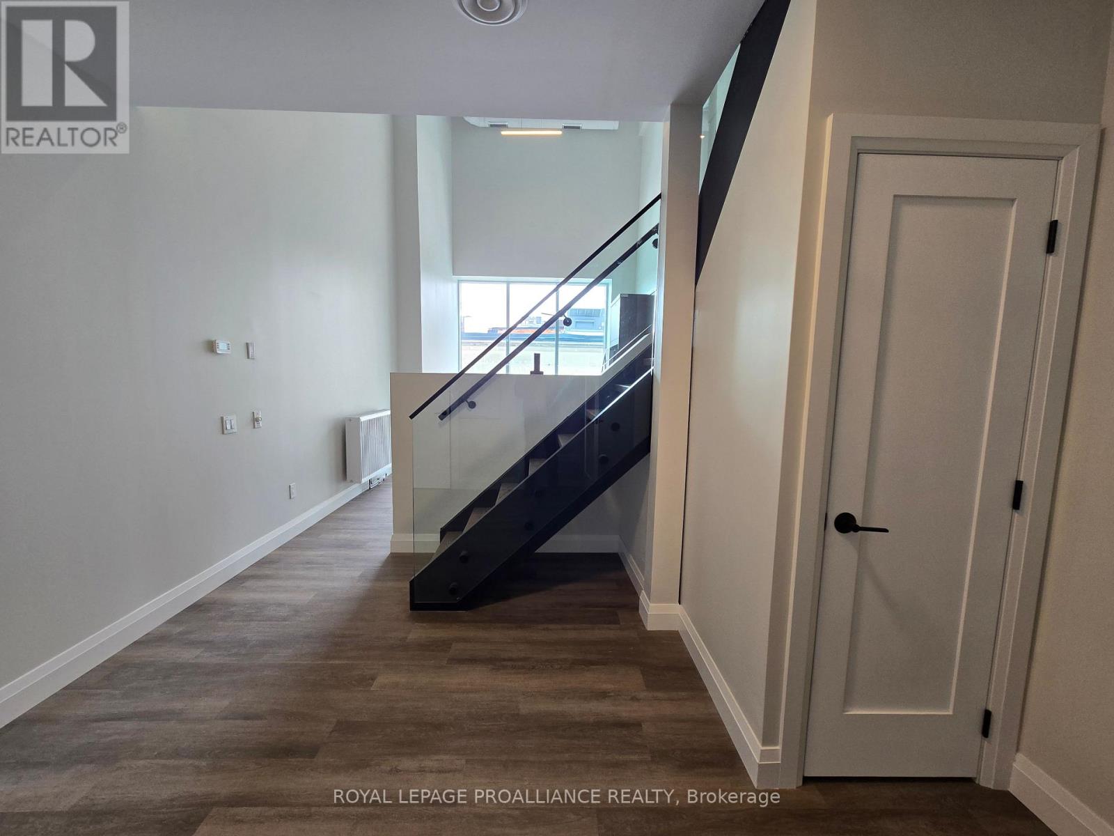 203 - 241 Front Street, Belleville, Ontario  K8N 2Z6 - Photo 8 - X12903292