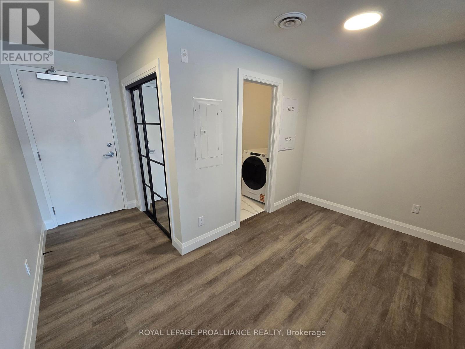 204 - 241 Front Street, Belleville, Ontario  K8N 2Z6 - Photo 6 - X12903298