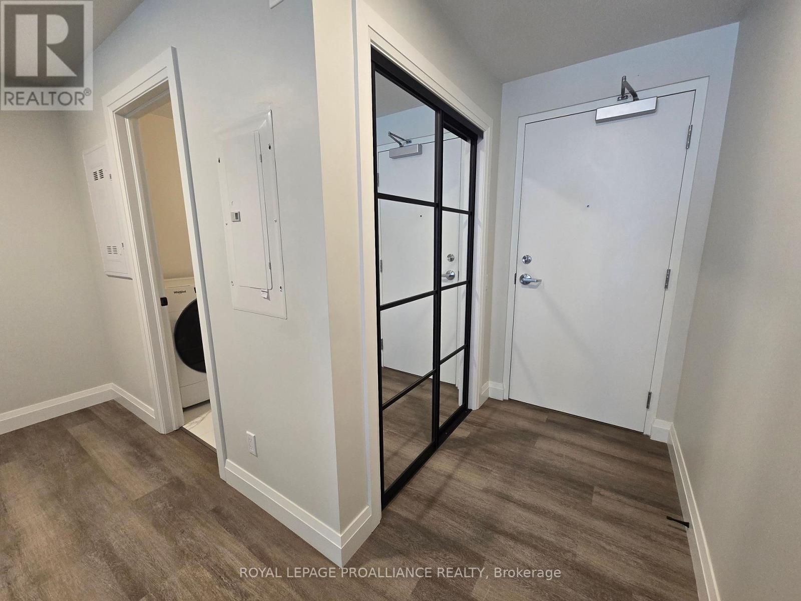 205 - 241 Front Street, Belleville, Ontario  K8N 2Z6 - Photo 5 - X12903314