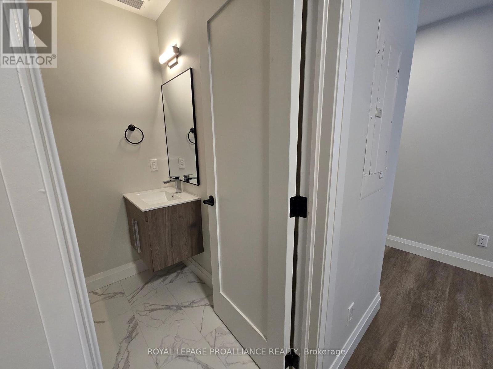 205 - 241 Front Street, Belleville, Ontario  K8N 2Z6 - Photo 7 - X12903314