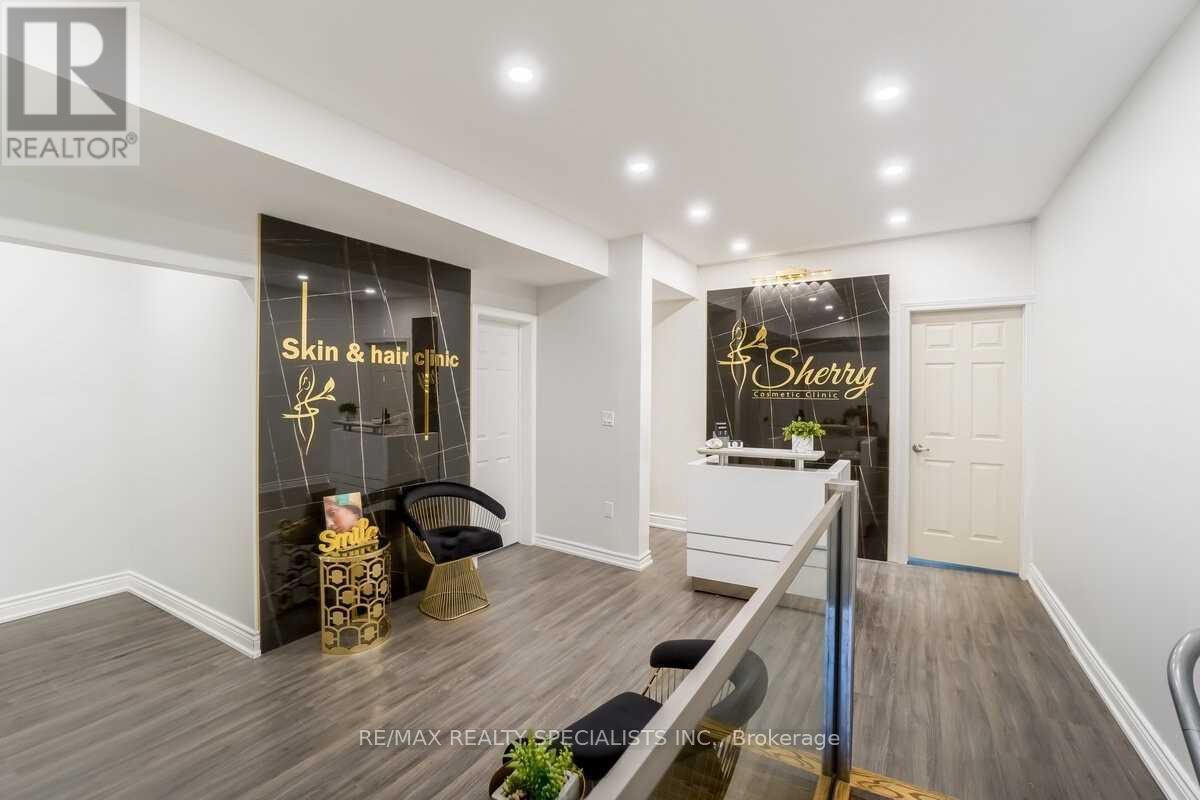 3421 Yonge Street, Toronto, Ontario  M4N 2N1 - Photo 12 - C12903086