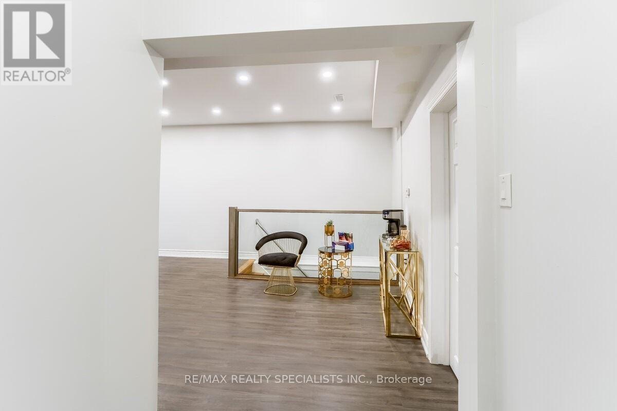 3421 Yonge Street, Toronto, Ontario  M4N 2N1 - Photo 13 - C12903086