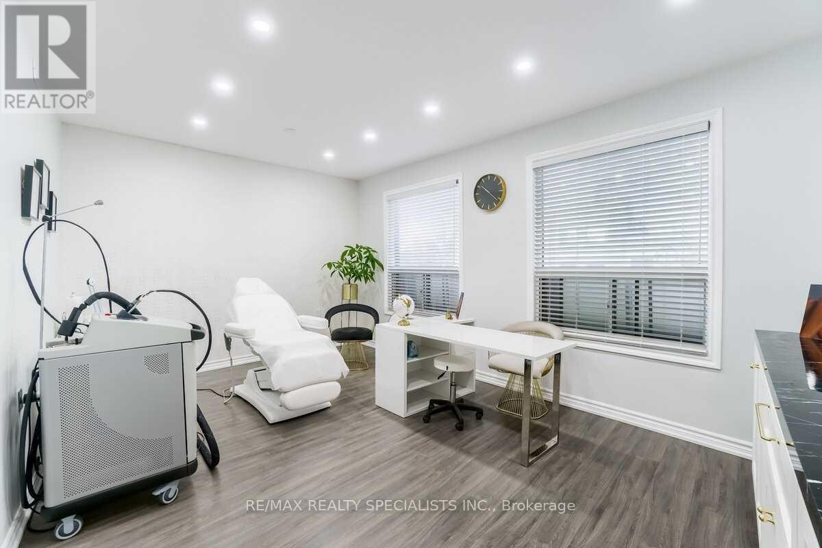 3421 Yonge Street, Toronto, Ontario  M4N 2N1 - Photo 14 - C12903086