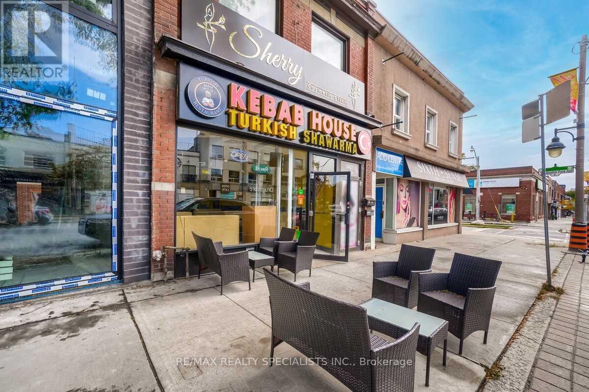 3421 Yonge Street, Toronto, Ontario  M4N 2N1 - Photo 2 - C12903086
