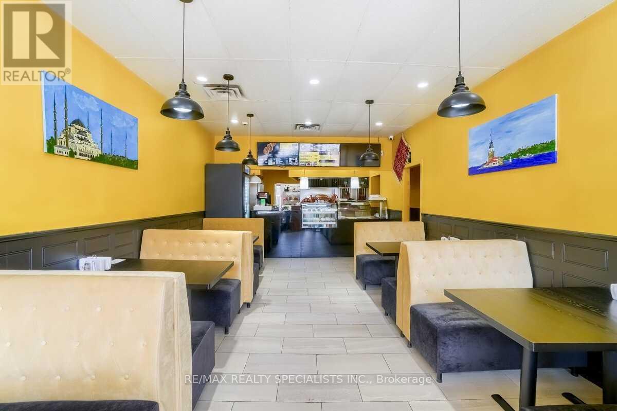 3421 Yonge Street, Toronto, Ontario  M4N 2N1 - Photo 4 - C12903086