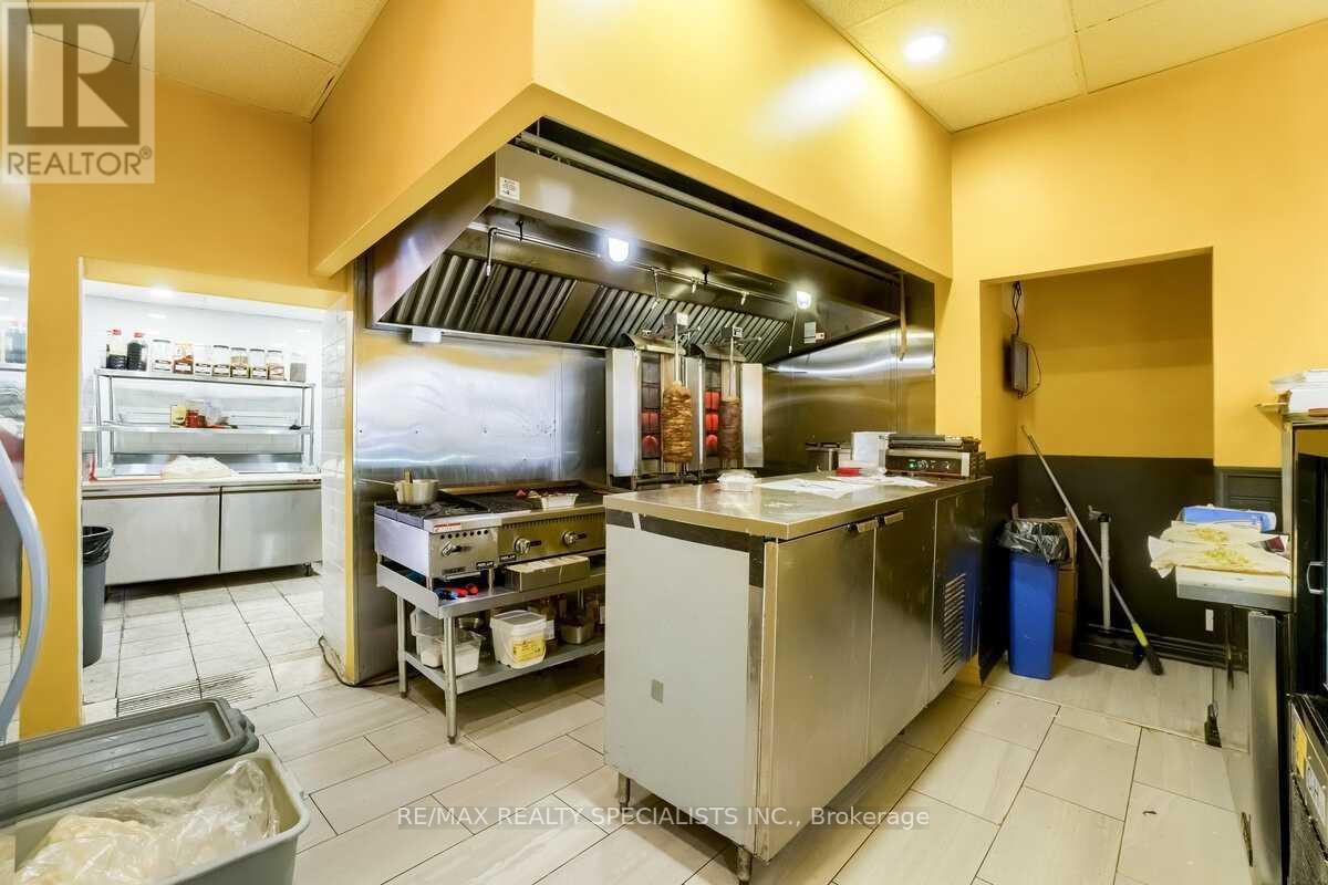 3421 Yonge Street, Toronto, Ontario  M4N 2N1 - Photo 6 - C12903086