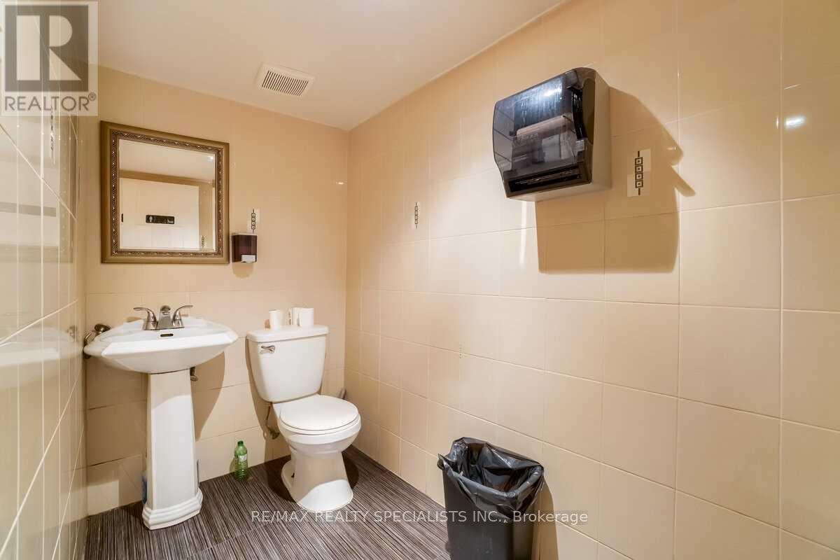 3421 Yonge Street, Toronto, Ontario  M4N 2N1 - Photo 8 - C12903086