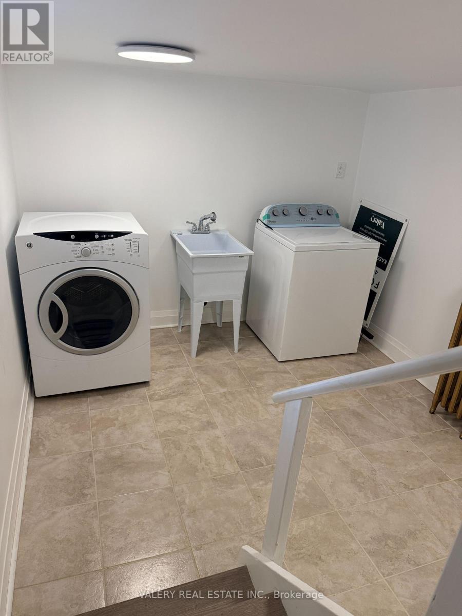 207 Oakwood Avenue, Toronto, Ontario  M6E 2V3 - Photo 35 - C12903108