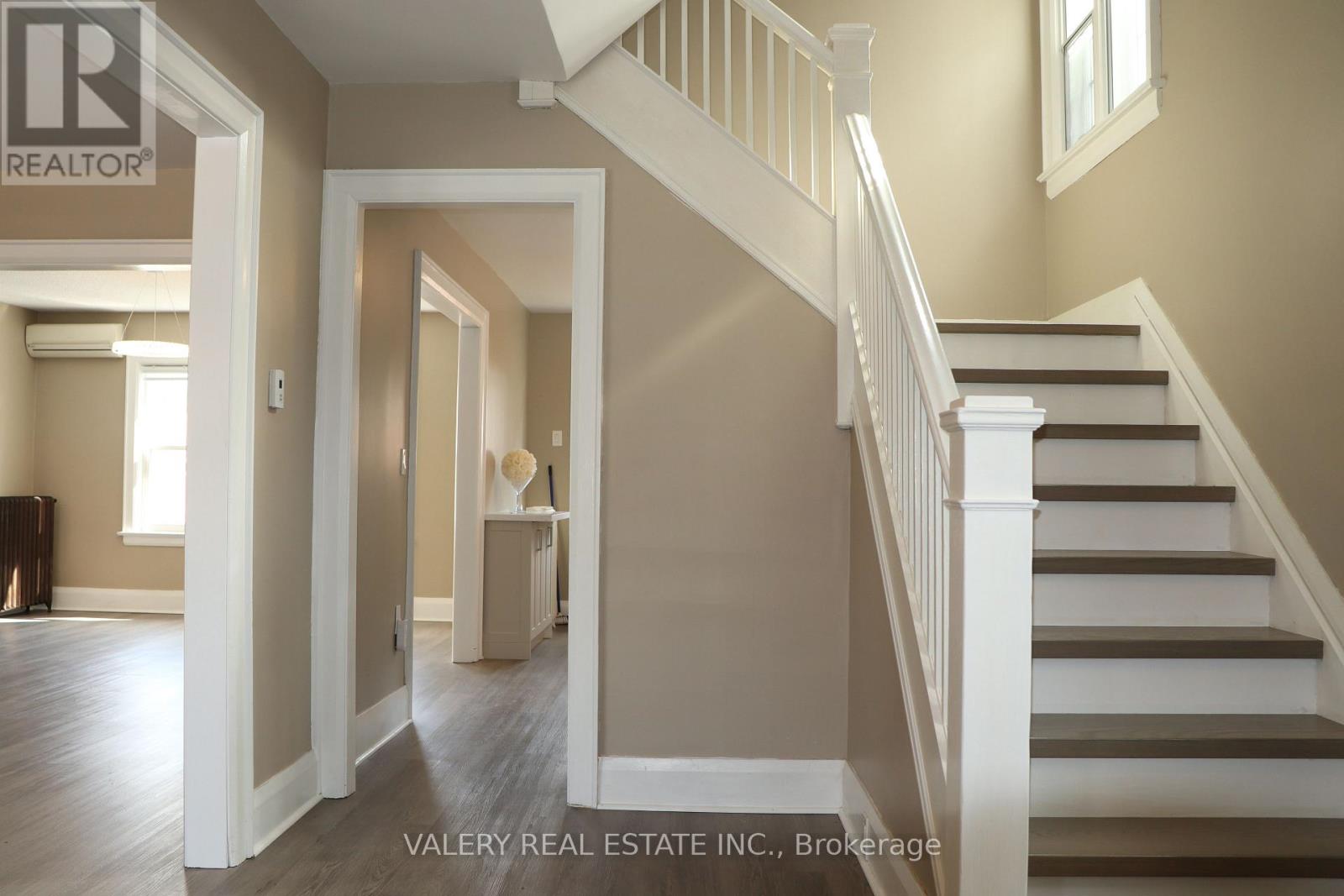 207 Oakwood Avenue, Toronto, Ontario  M6E 2V3 - Photo 4 - C12903108