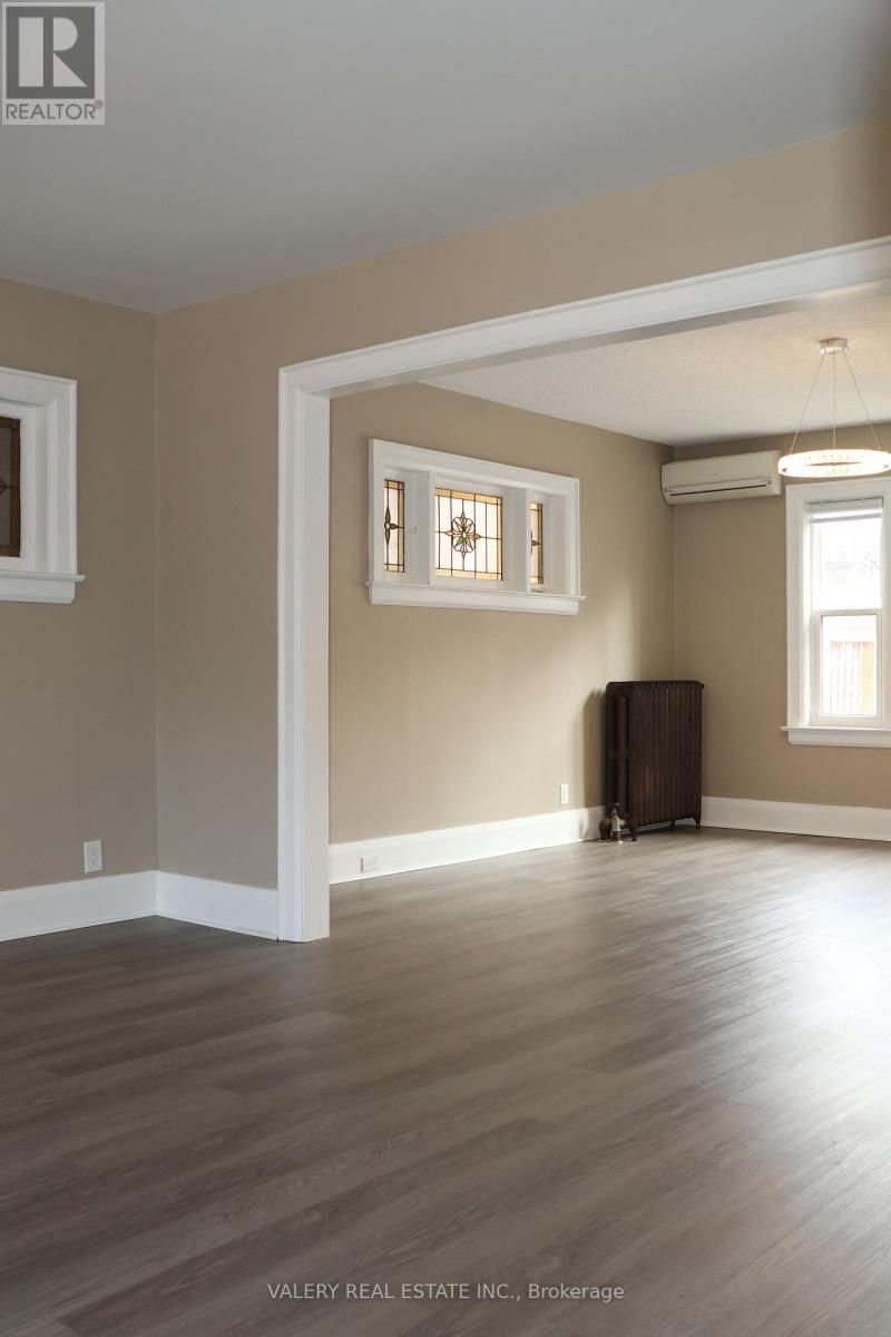 207 Oakwood Avenue, Toronto, Ontario  M6E 2V3 - Photo 8 - C12903108