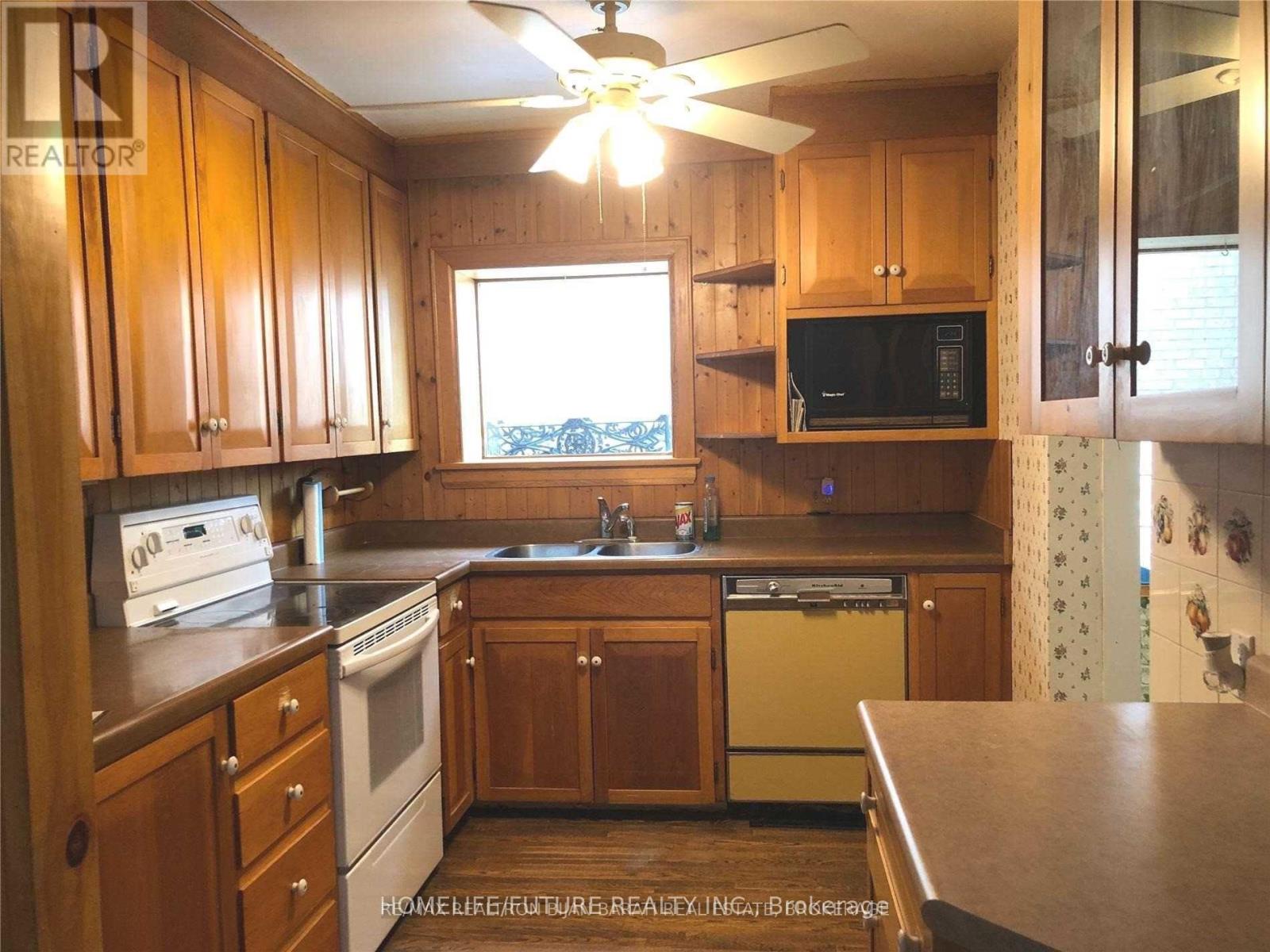 192 Parkview Avenue, Toronto, Ontario  M2N 3Y8 - Photo 2 - C12903178