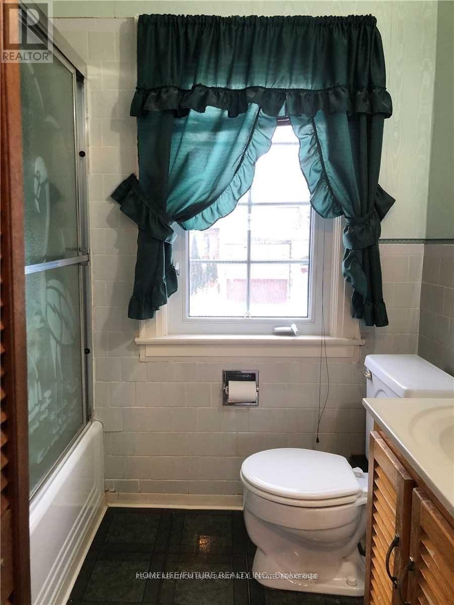 192 Parkview Avenue, Toronto, Ontario  M2N 3Y8 - Photo 5 - C12903178