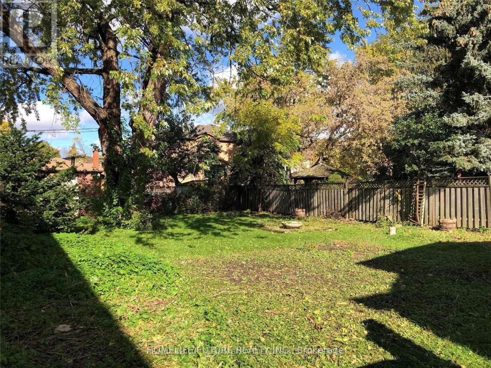 192 Parkview Avenue, Toronto, Ontario  M2N 3Y8 - Photo 8 - C12903178