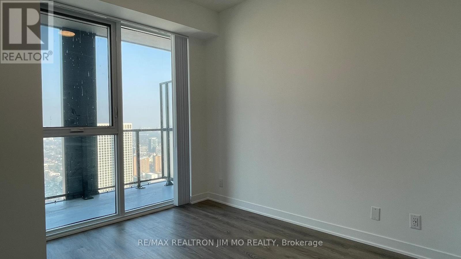 4316 - 180 Front Street E, Toronto, Ontario  M5K 0A9 - Photo 3 - C12903294