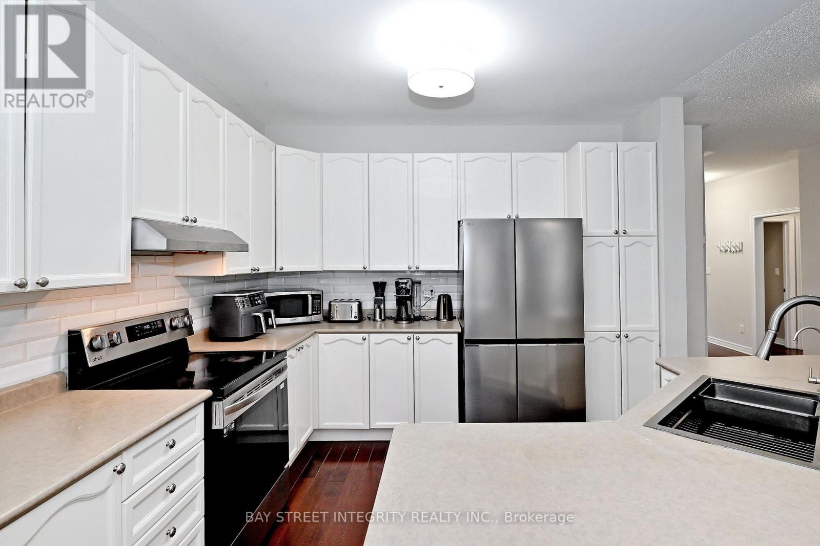 60 Darius Harns Drive, Whitby, Ontario  L1M 2G6 - Photo 11 - E12903142