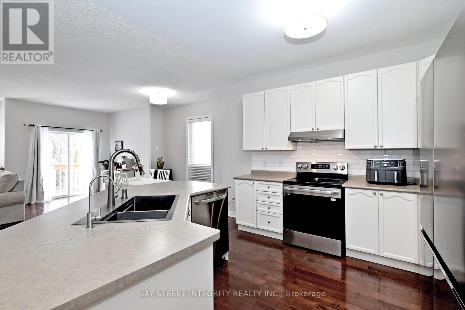 60 Darius Harns Drive, Whitby, Ontario  L1M 2G6 - Photo 8 - E12903142