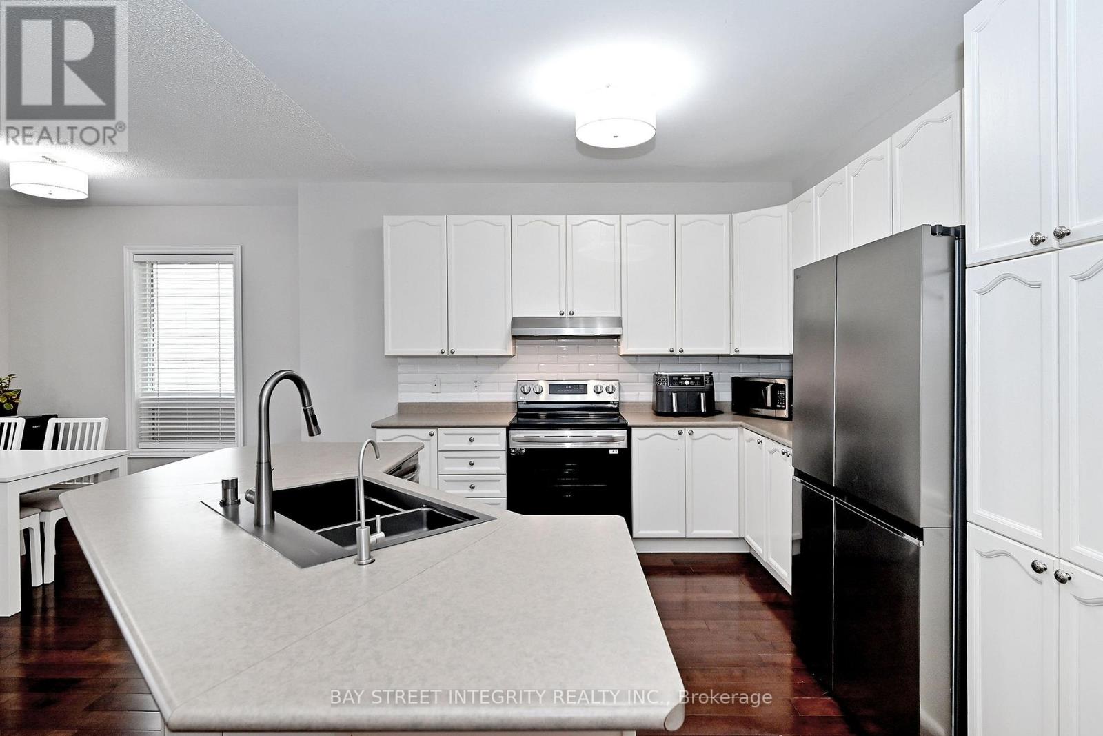 60 Darius Harns Drive, Whitby, Ontario  L1M 2G6 - Photo 9 - E12903142