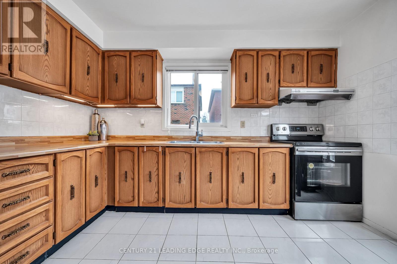 4 Treerun Avenue, Toronto, Ontario  M1V 3K6 - Photo 17 - E12903310