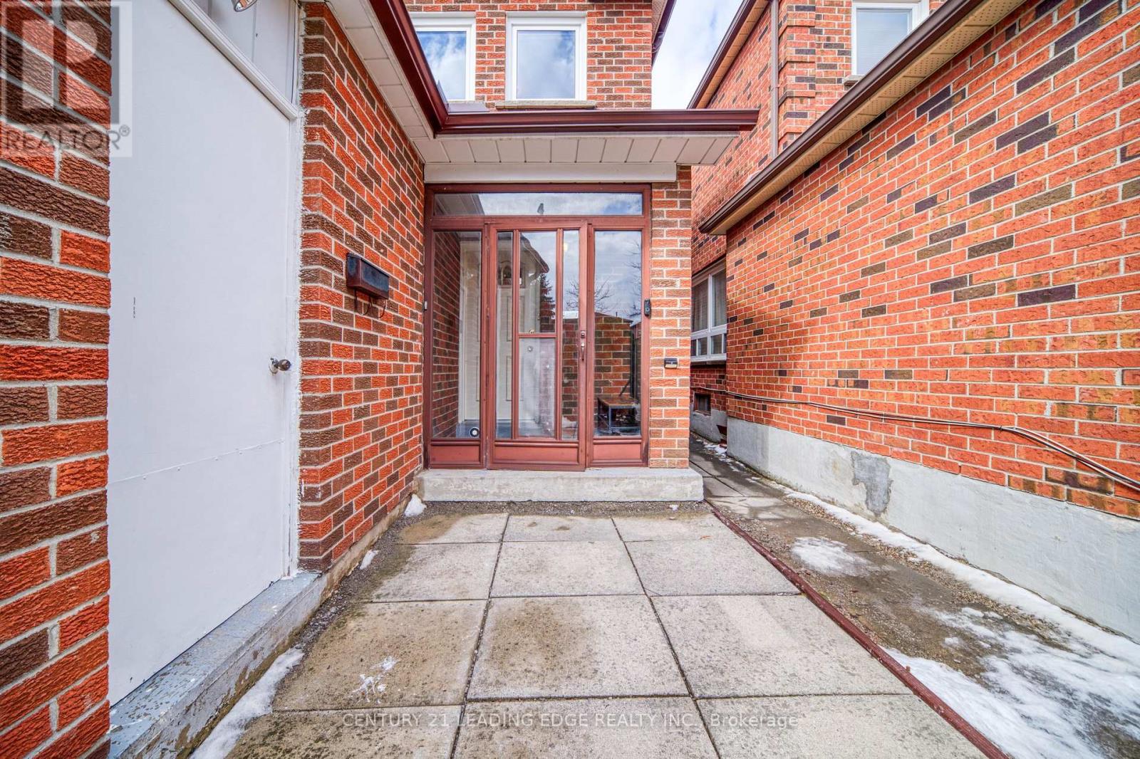 4 Treerun Avenue, Toronto, Ontario  M1V 3K6 - Photo 3 - E12903310