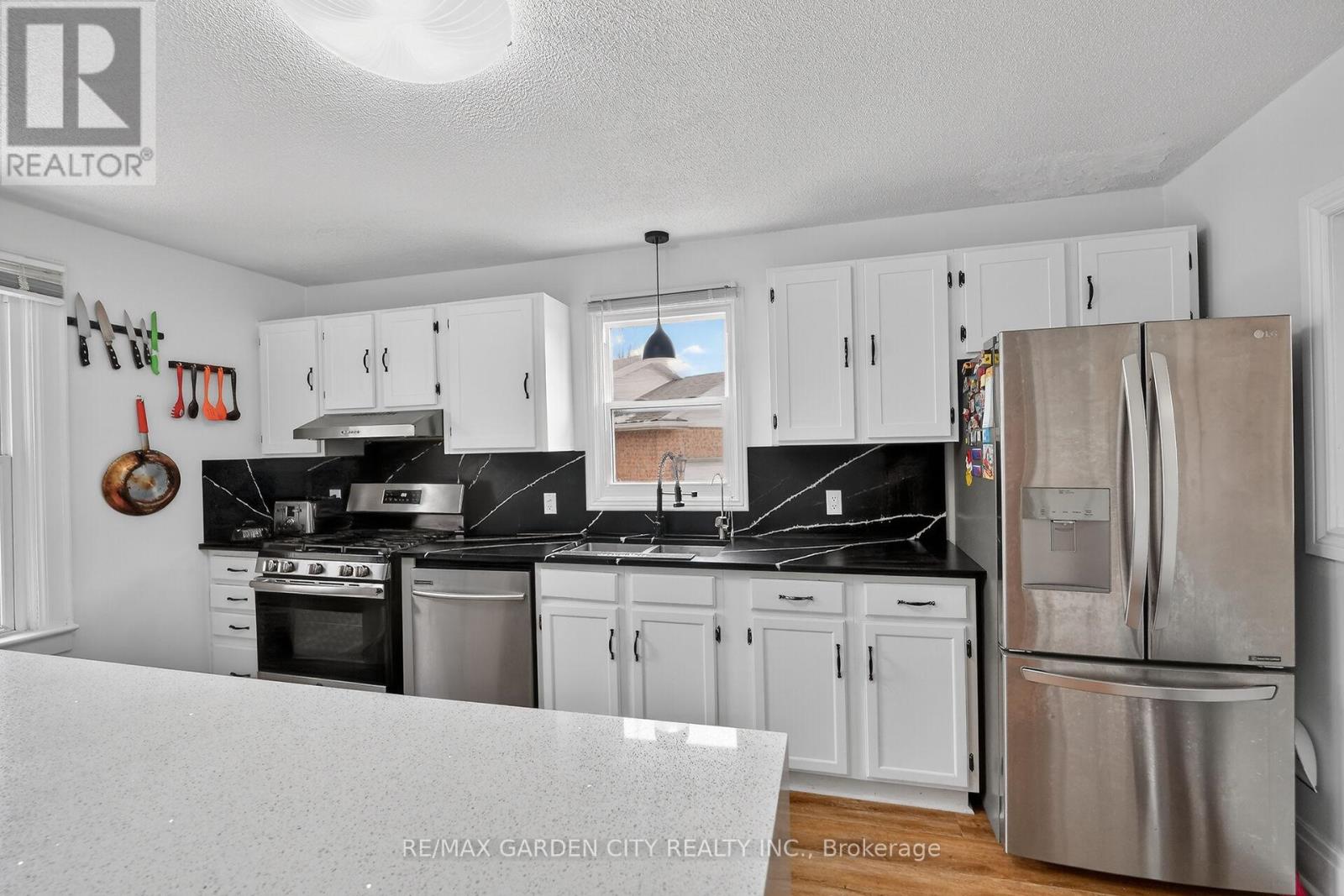 65 Scott Street W, St. Catharines, Ontario  L2R 1E3 - Photo 12 - X12903254