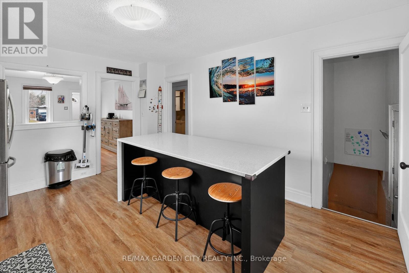 65 Scott Street W, St. Catharines, Ontario  L2R 1E3 - Photo 13 - X12903254