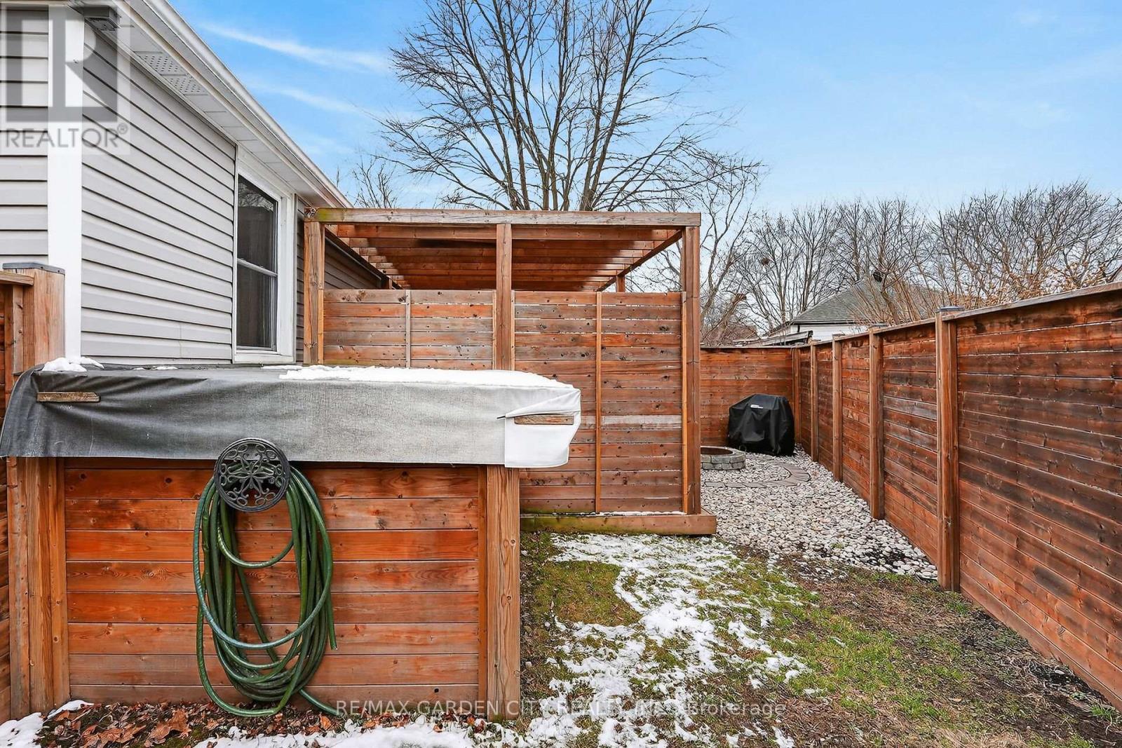 65 Scott Street W, St. Catharines, Ontario  L2R 1E3 - Photo 31 - X12903254