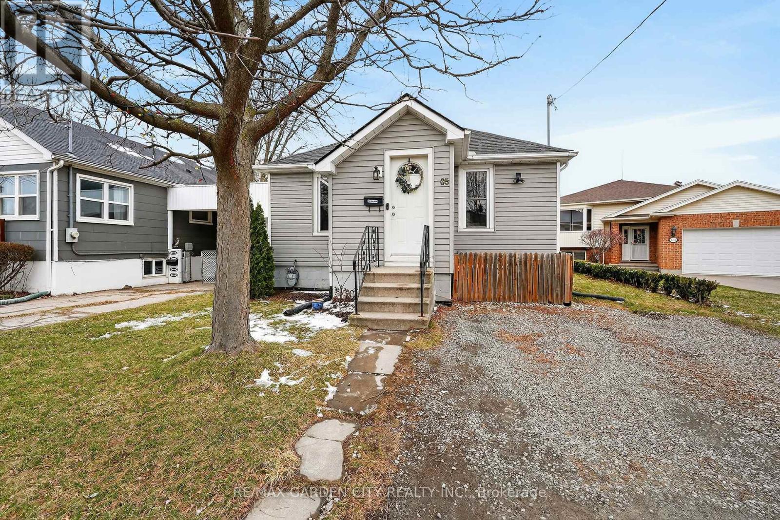65 Scott Street W, St. Catharines, Ontario  L2R 1E3 - Photo 4 - X12903254