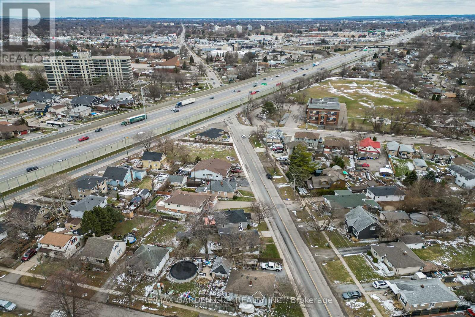 65 Scott Street W, St. Catharines, Ontario  L2R 1E3 - Photo 42 - X12903254