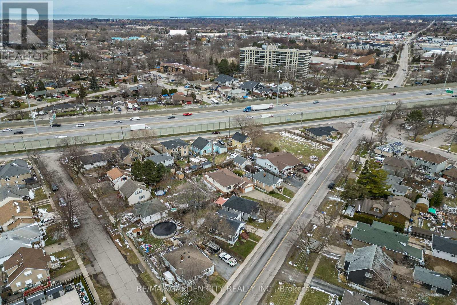 65 Scott Street W, St. Catharines, Ontario  L2R 1E3 - Photo 43 - X12903254