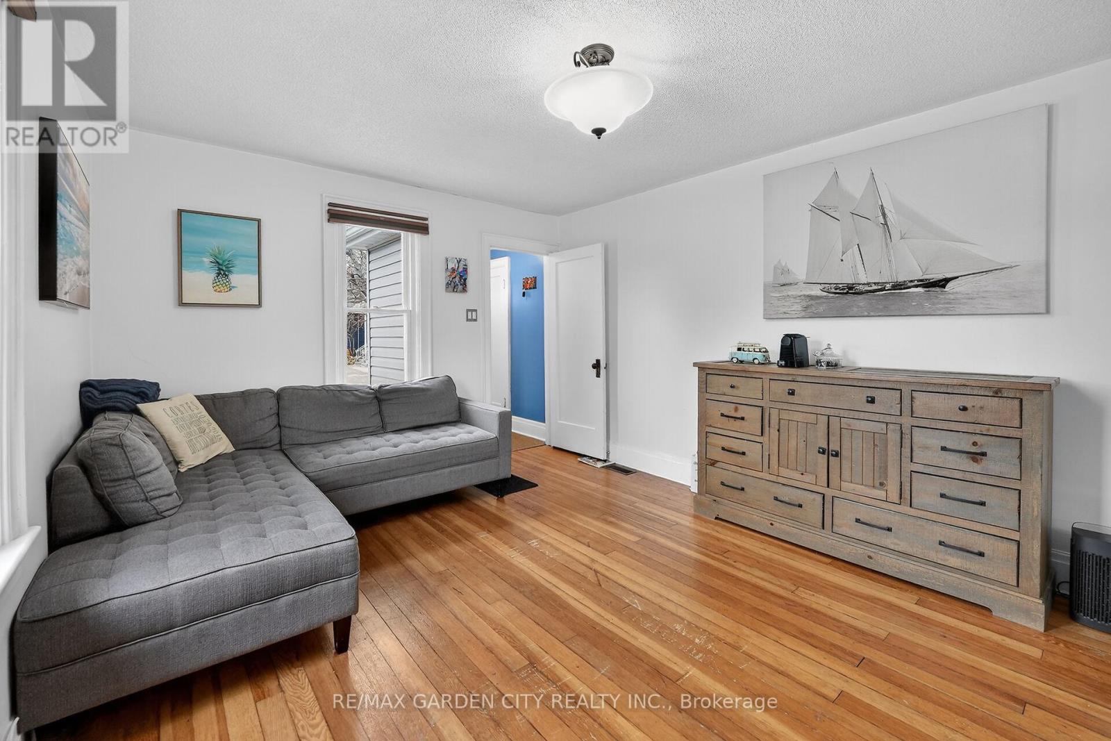 65 Scott Street W, St. Catharines, Ontario  L2R 1E3 - Photo 6 - X12903254