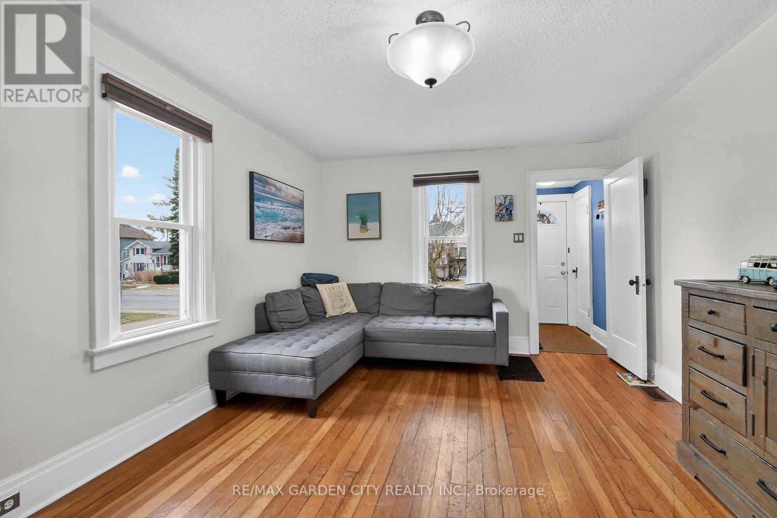 65 Scott Street W, St. Catharines, Ontario  L2R 1E3 - Photo 8 - X12903254