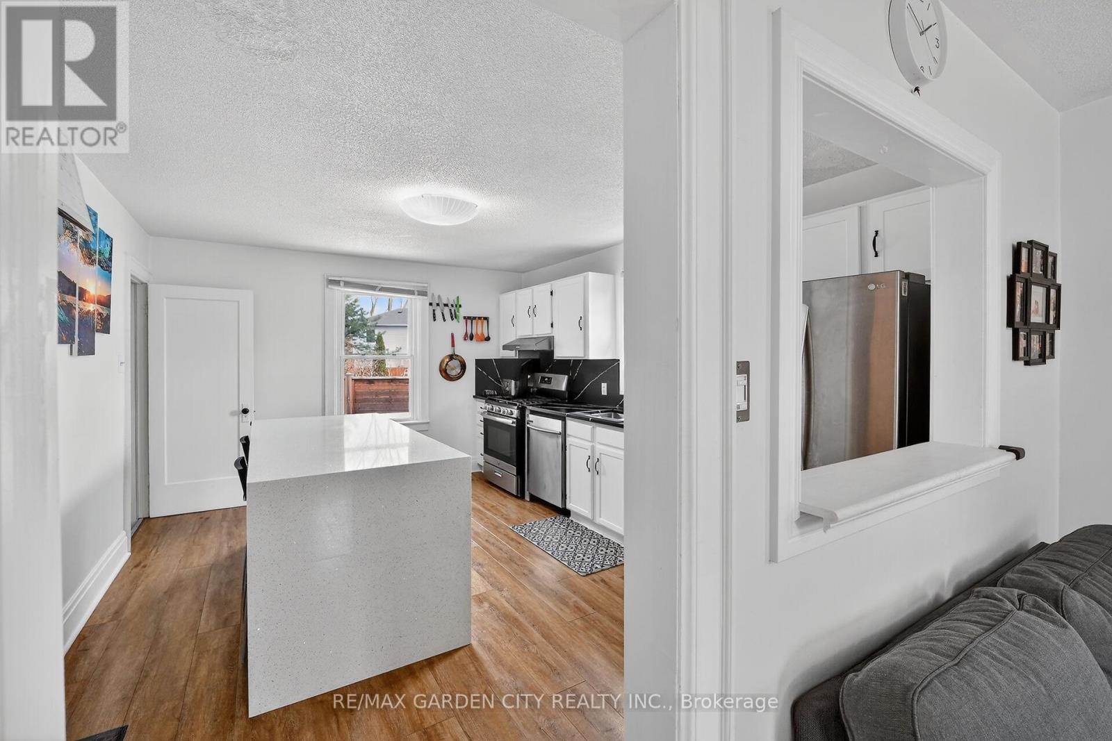 65 Scott Street W, St. Catharines, Ontario  L2R 1E3 - Photo 9 - X12903254