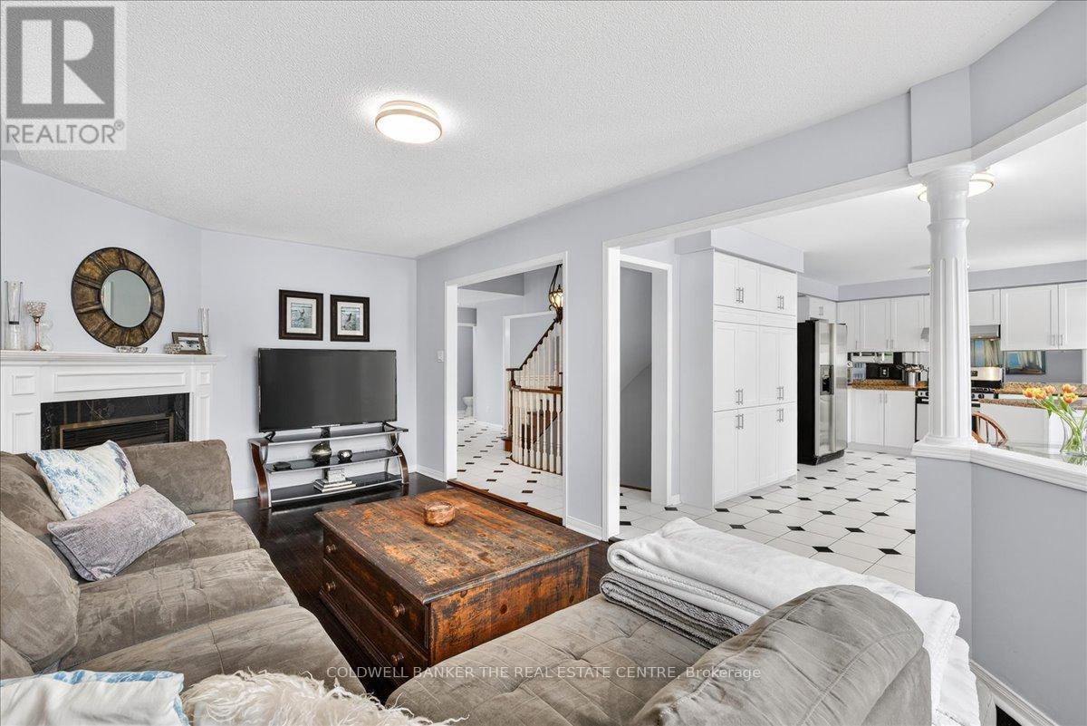 405 Silken Laumann Drive, Newmarket, Ontario  L3X 2J1 - Photo 11 - N12903104