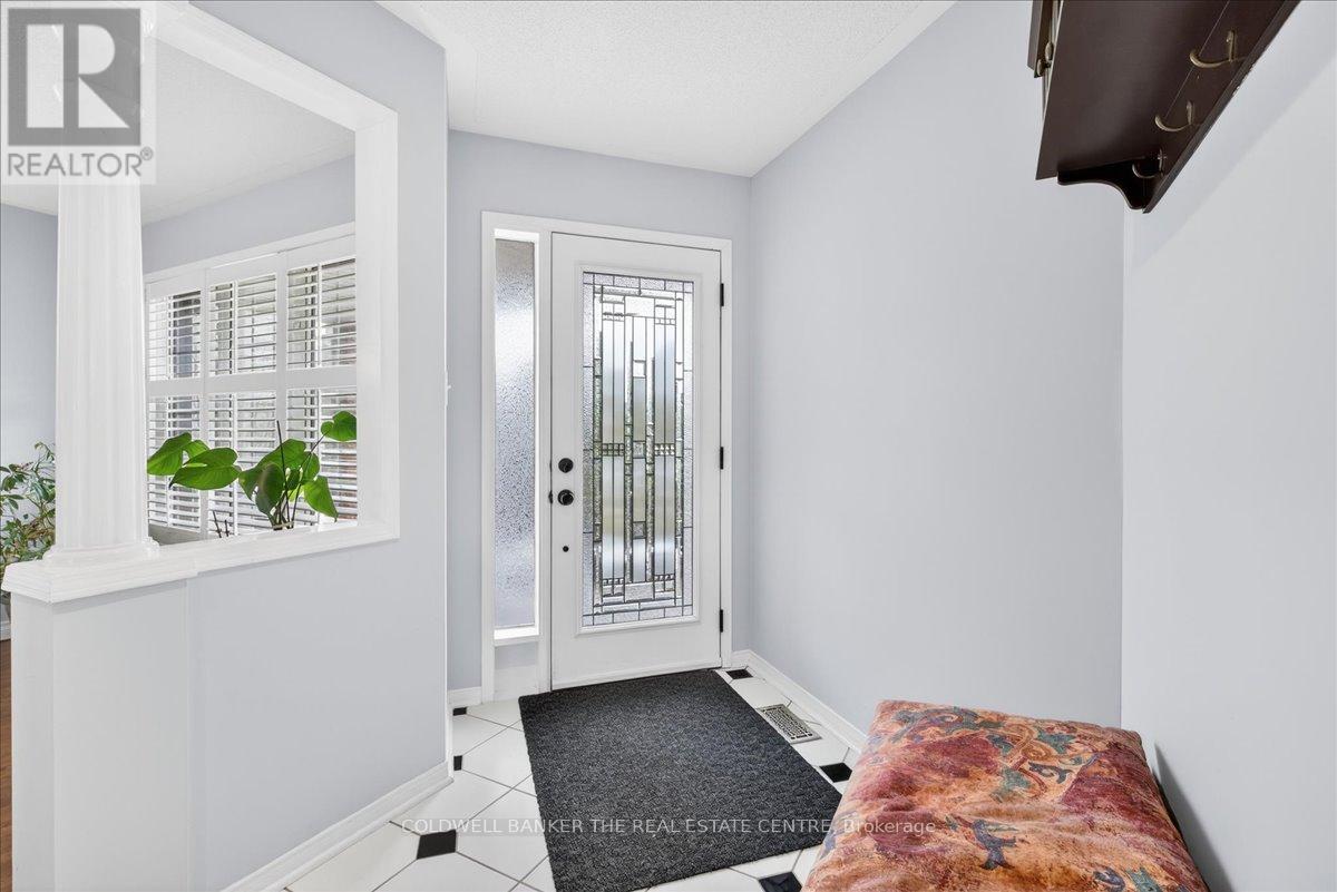 405 Silken Laumann Drive, Newmarket, Ontario  L3X 2J1 - Photo 5 - N12903104