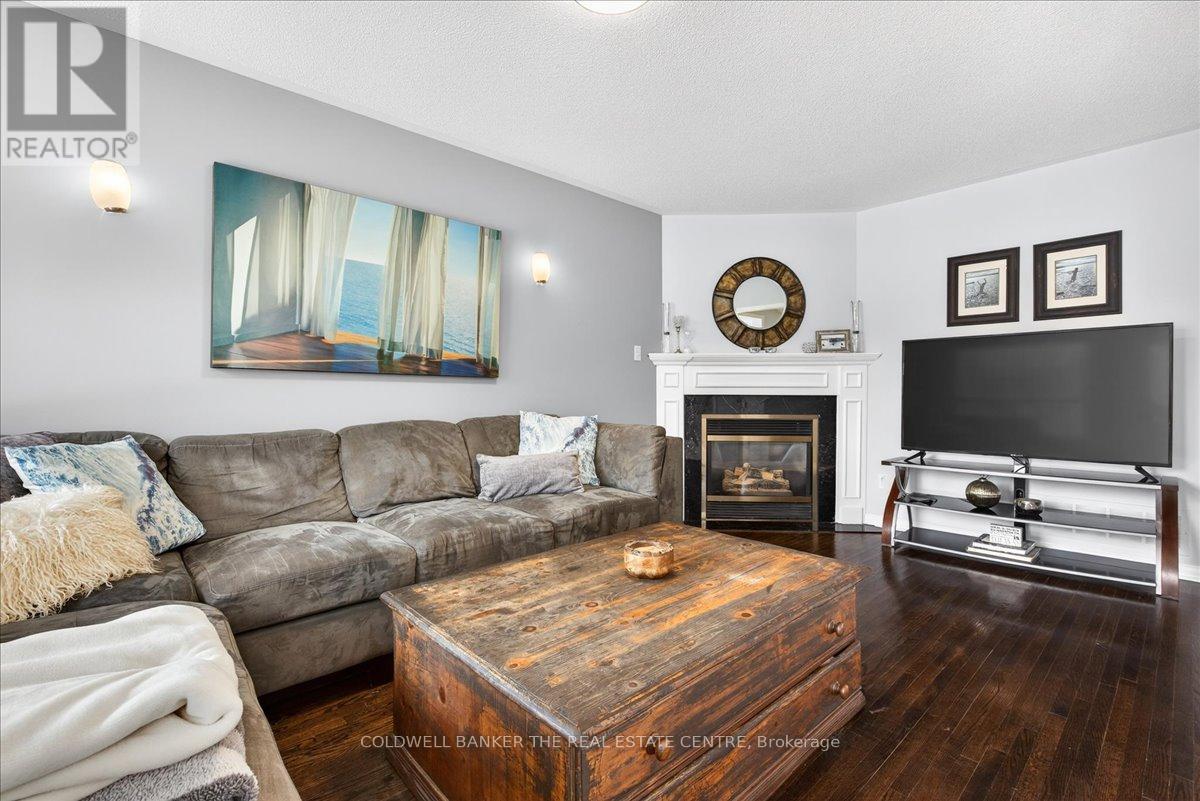 405 Silken Laumann Drive, Newmarket, Ontario  L3X 2J1 - Photo 9 - N12903104