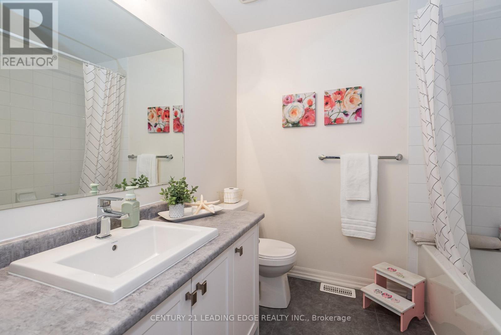 256 Vivant Street, Newmarket, Ontario  L3X 0K9 - Photo 21 - N12903300