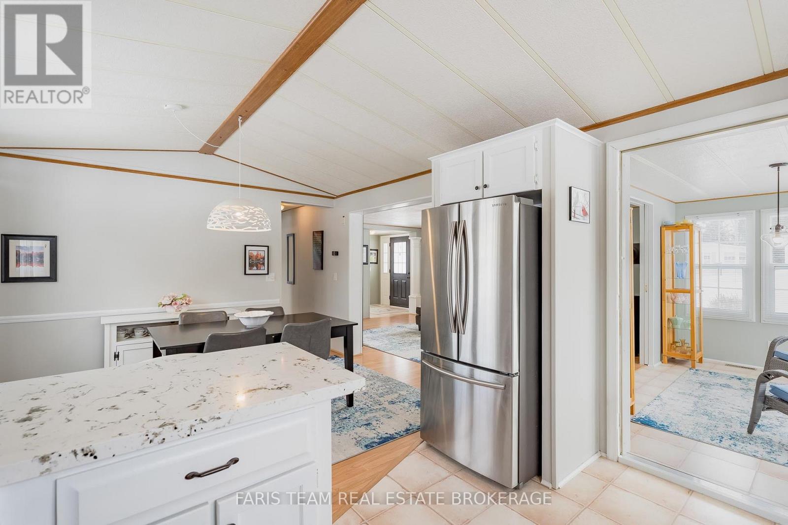 68 The Boardwalk, Wasaga Beach, Ontario  L9Z 3A8 - Photo 10 - S12903132