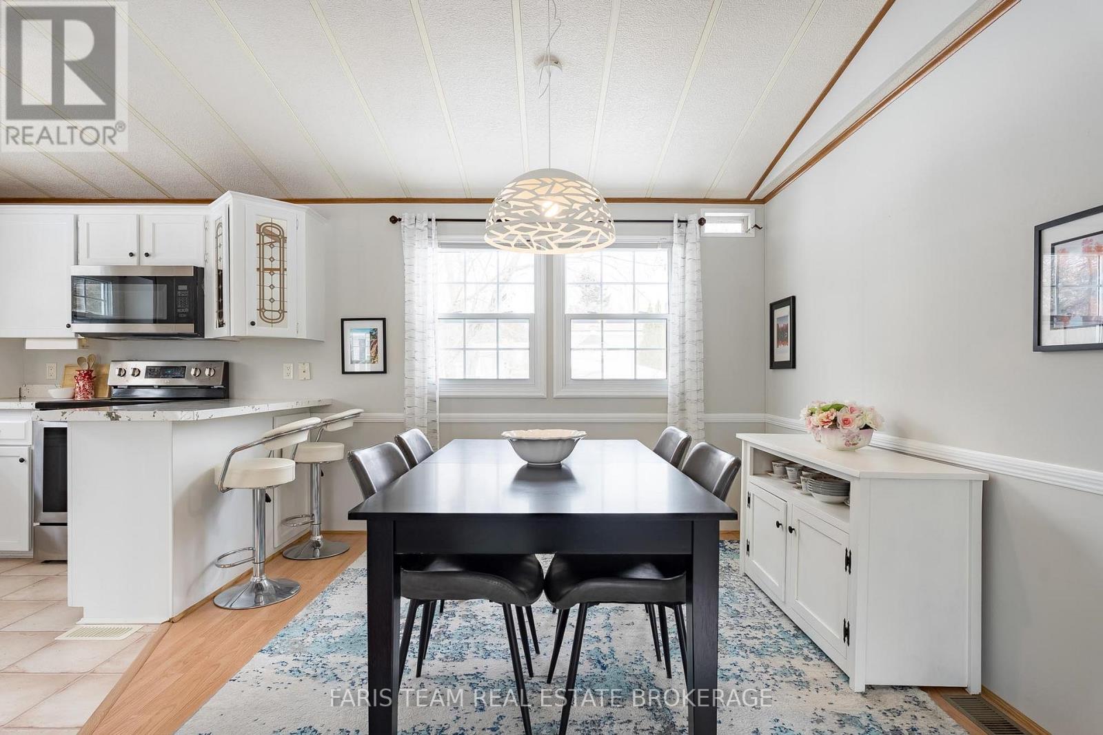 68 The Boardwalk, Wasaga Beach, Ontario  L9Z 3A8 - Photo 11 - S12903132