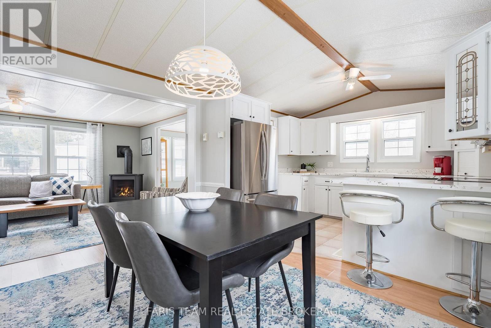 68 The Boardwalk, Wasaga Beach, Ontario  L9Z 3A8 - Photo 12 - S12903132