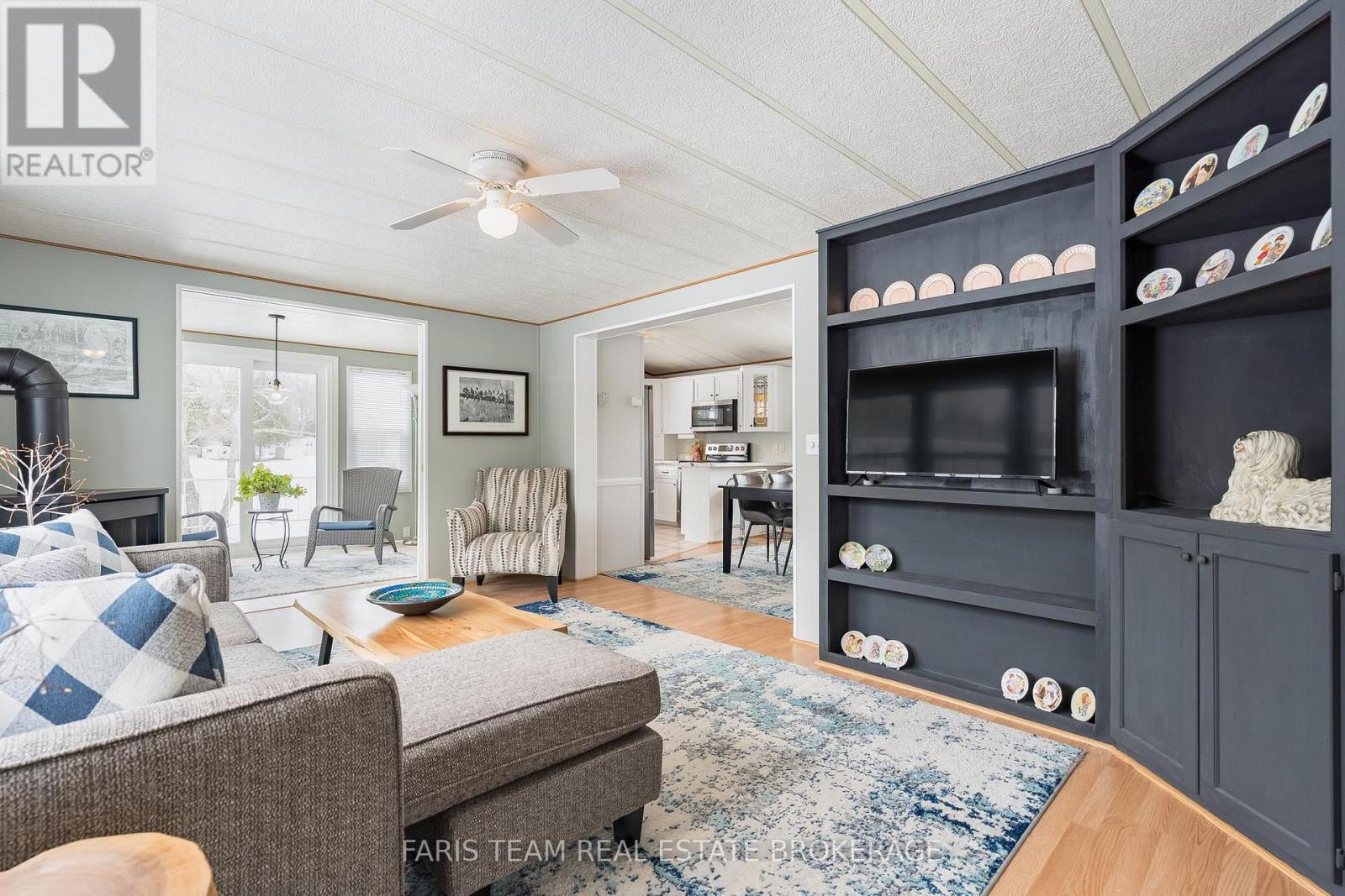 68 The Boardwalk, Wasaga Beach, Ontario  L9Z 3A8 - Photo 15 - S12903132