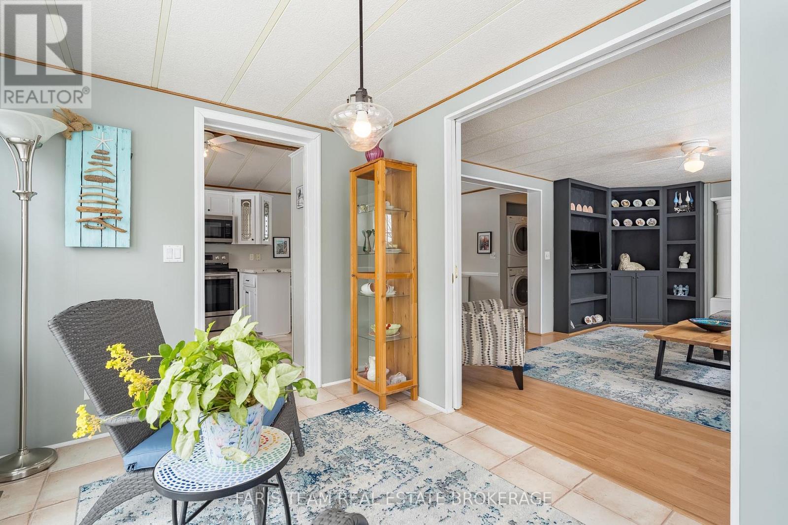 68 The Boardwalk, Wasaga Beach, Ontario  L9Z 3A8 - Photo 17 - S12903132