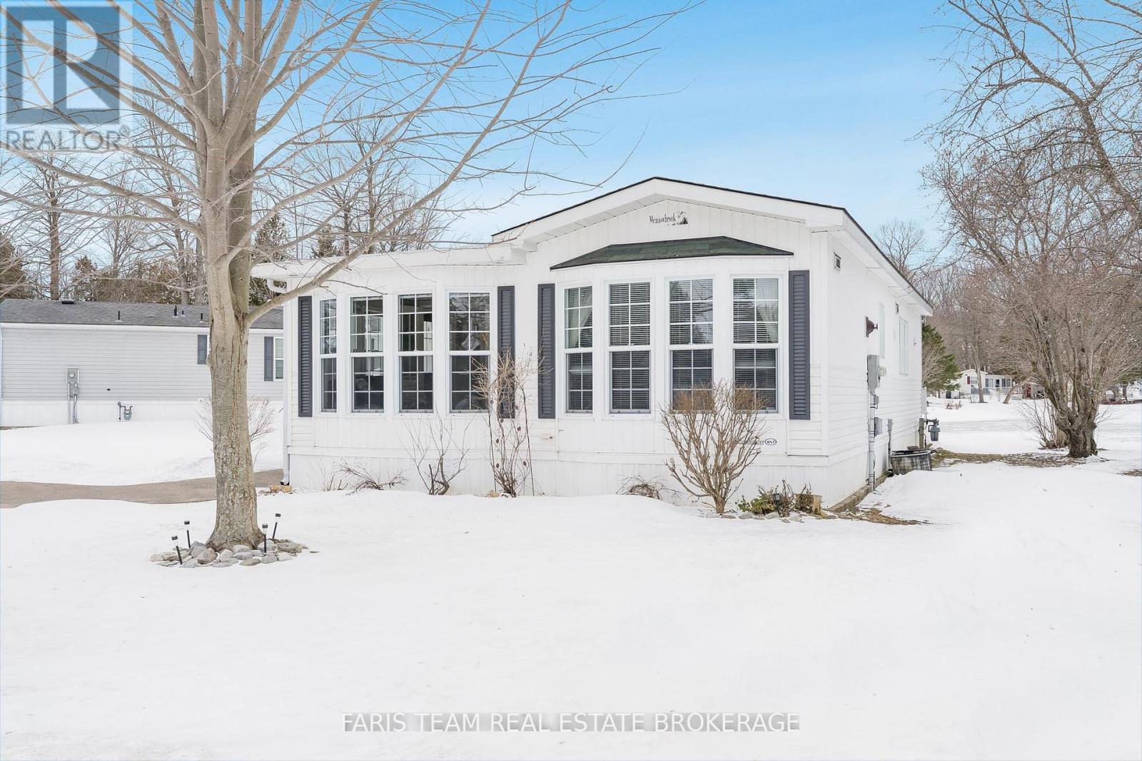 68 The Boardwalk, Wasaga Beach, Ontario  L9Z 3A8 - Photo 2 - S12903132